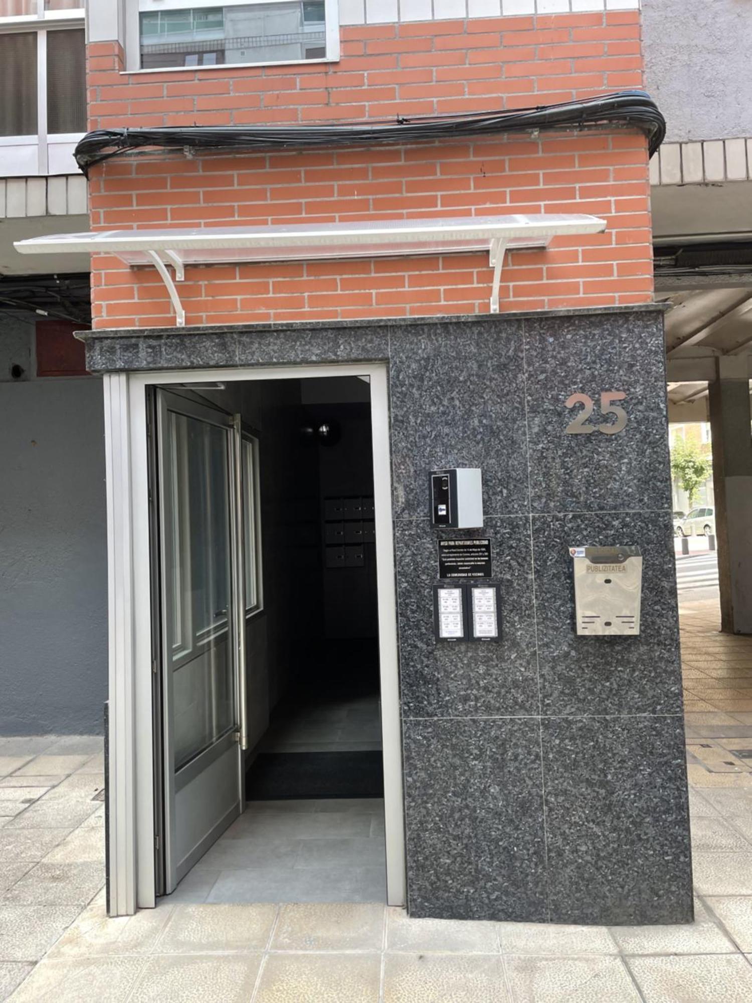 Moderno Apartamento Cerca Del Metro Bilbao Buitenkant foto